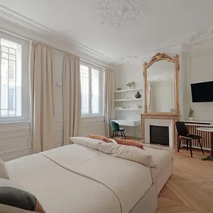 Studio Quartier Champs Elysees 1 , Paris France